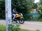 印度阿三玩摩托