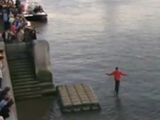 英国魔术师泰晤士河上行走！
