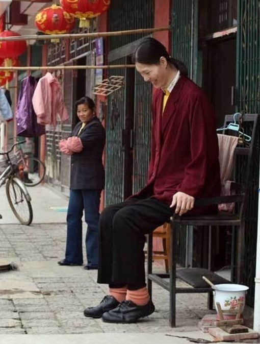 4. 最高的女人
一位出生在中国名为姚德芬的女人，是世界上