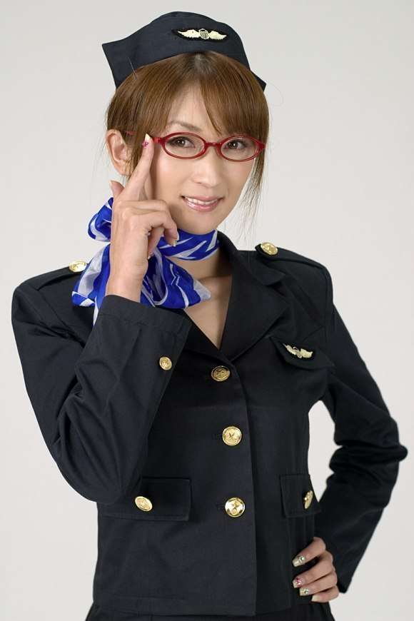 No.7: 空姐制服，11%
依日本人的心态，一条丝巾美美